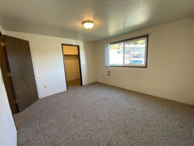 Building Photo - 152 NE Atkinson Ct