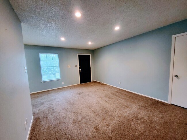 Building Photo - Willowrun D