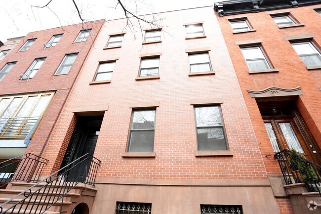 Building Photo - 275 Sackett St