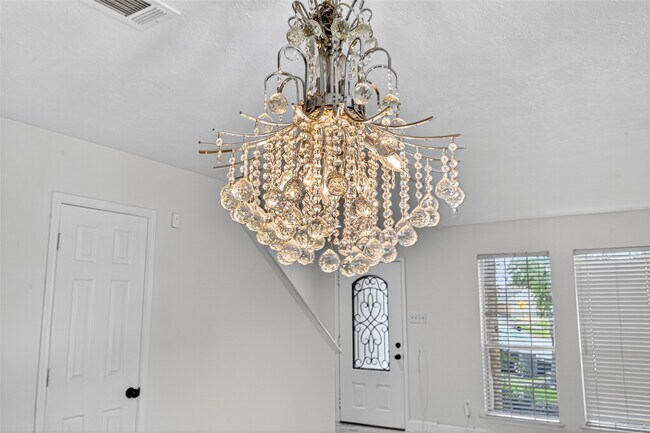 Foto del edificio - 6654 Stonefort Ct