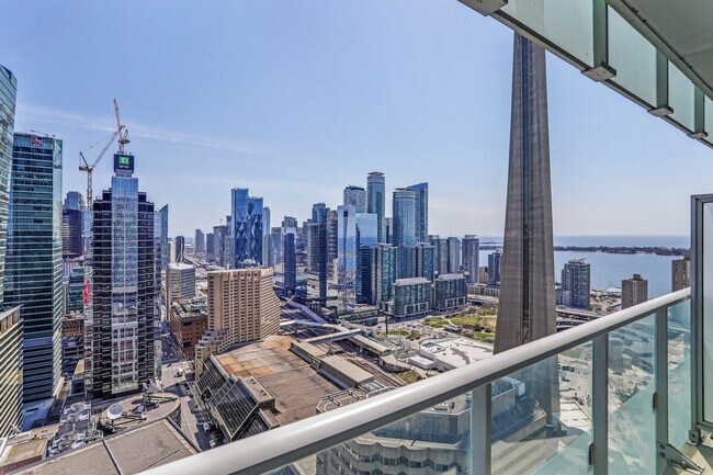 Photo du bâtiment - 299 Front St W