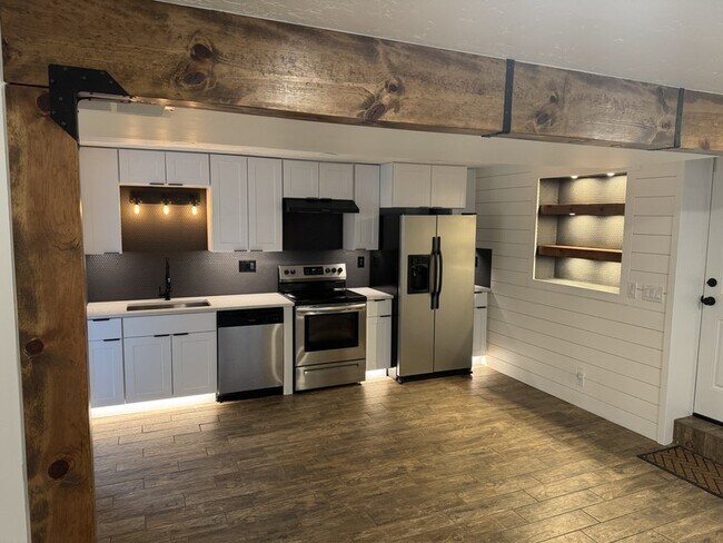 Building Photo - 11284 Sandy Creek Dr