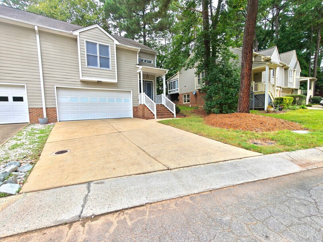 Primary Photo - 108 Kingsley Woods Dr