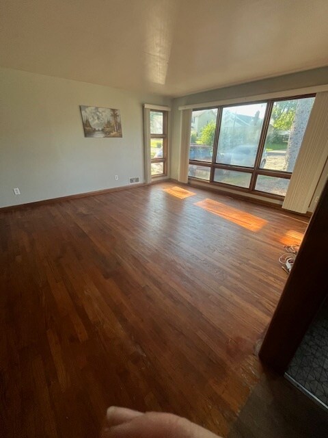 Living Room - 1129 W Carson St