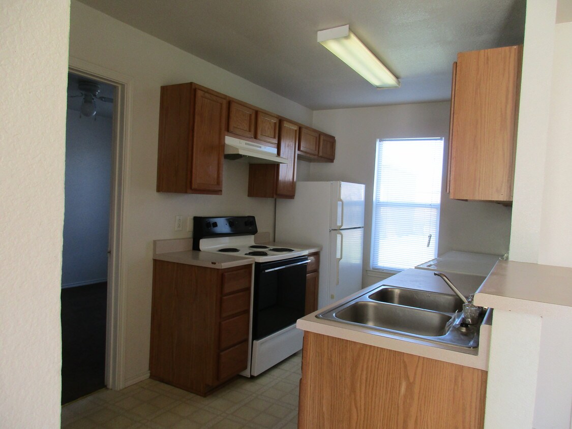 Primary Photo - 119 Cox Dr