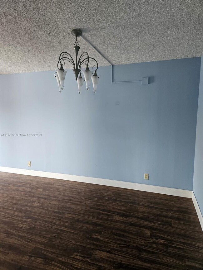 Foto del edificio - 11453 NW 39th Ct