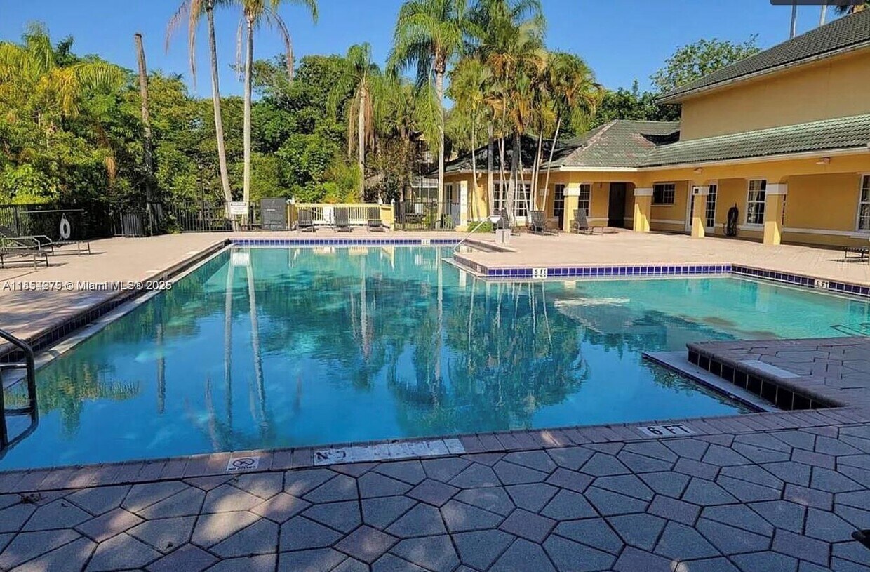 Foto principal - 4055 W McNab Rd
