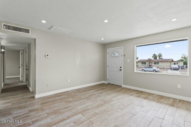 Building Photo - 7917 San Paulo Dr