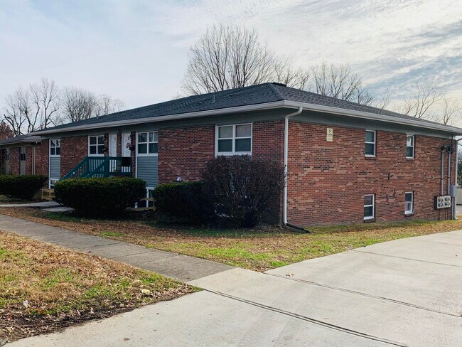 Foto del edificio - 384 Redding Rd