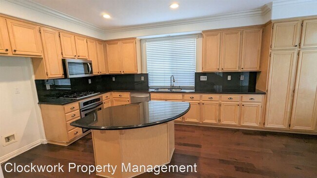 Building Photo - 4 br, 2.5 bath House - 7 Mount Vernon