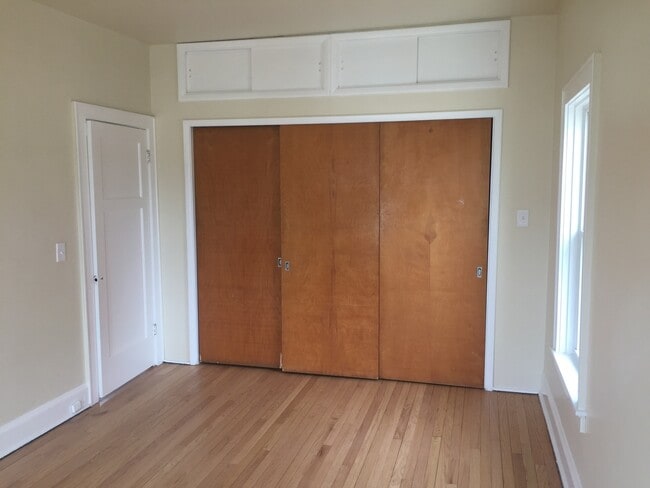 Building Photo - 721 E Center St