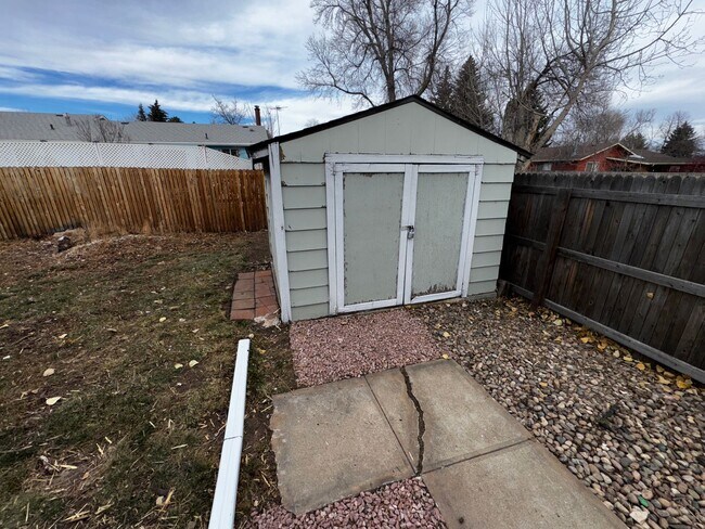 Building Photo - Clean 5 Bedroom Ranch in NW Fort Collins
