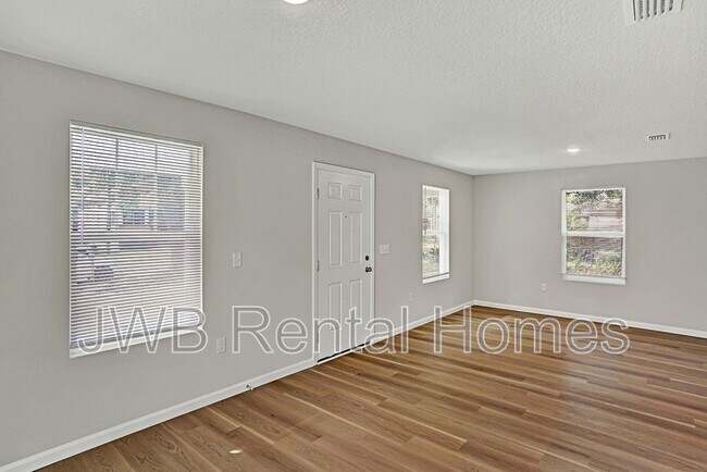 Foto del edificio - 1327 7th St W