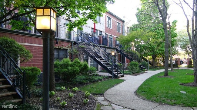 Building Photo - 1813 S Clark St