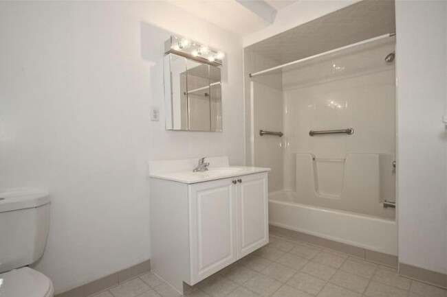 Building Photo - 2 bedroom in Canton MA 02021