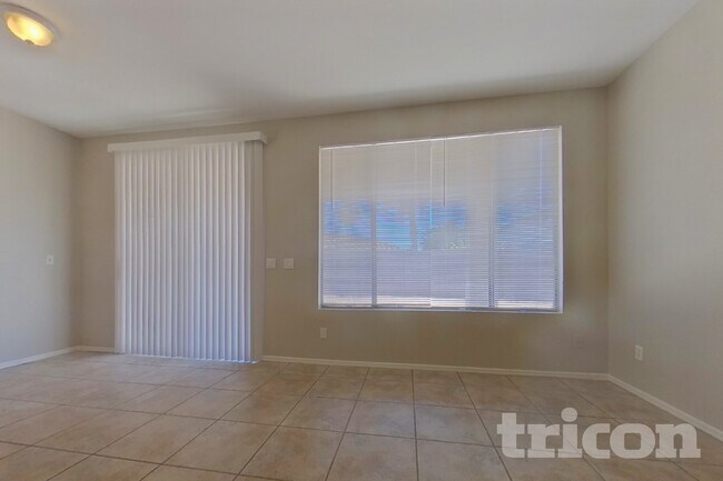 Foto del edificio - 6619 W Golden Ln
