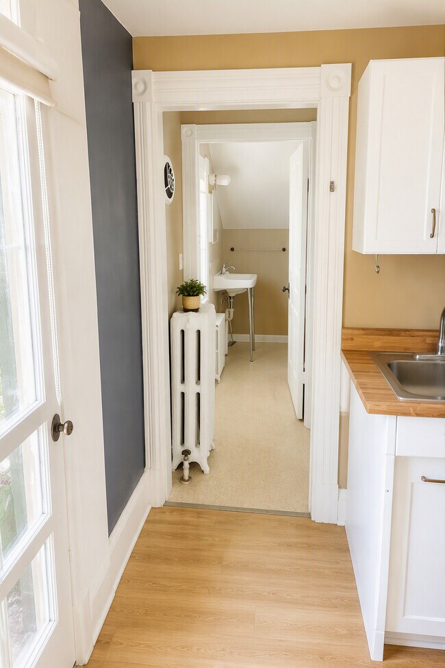 Foto del edificio - 801 S Main St - Free Parking Included!