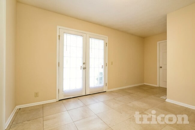 Building Photo - 252 Elizabeth Dr