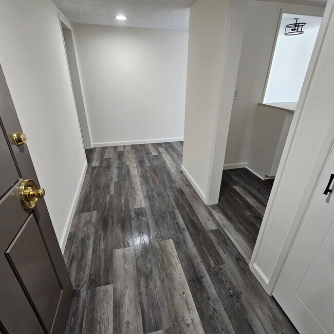 Foto del edificio - 10527 Palms Blvd