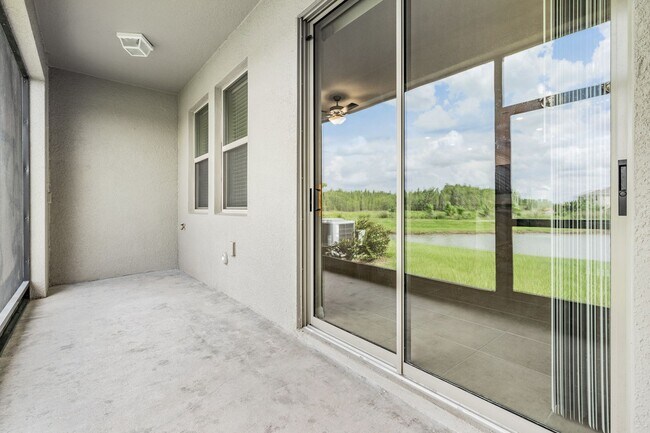 Foto del edificio - Feel Like You’re On Vacation In This Move-...