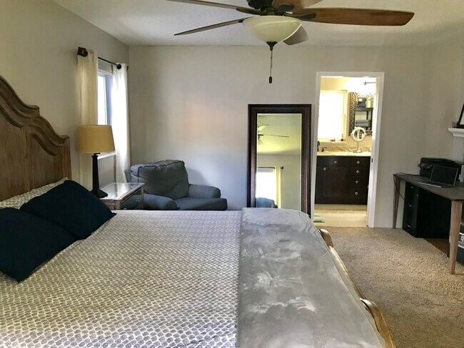 Master Bedroom - 122 Gum St