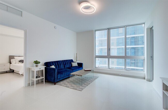 Foto del edificio - 300 S Biscayne Blvd