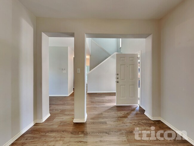 Building Photo - 1525 Trent Dr