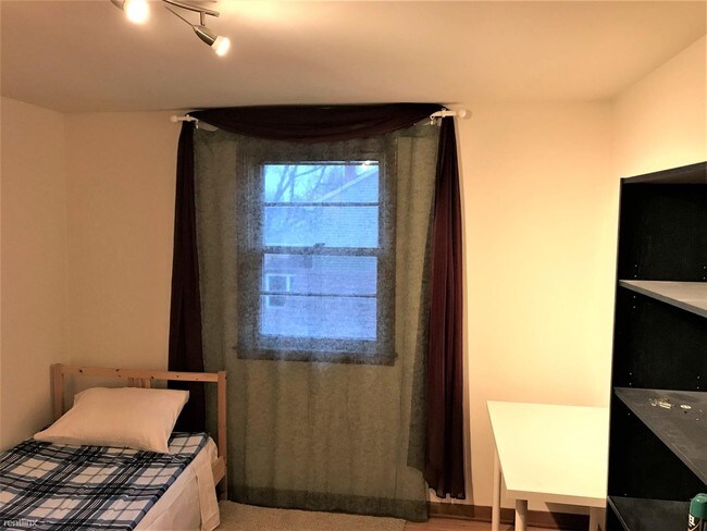 Building Photo - 1 br, 1 bath House - 1015 Eggert Road Unit 2