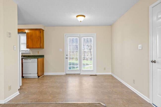 Building Photo - 3 Bedroom Home For Rent in Sango Area!