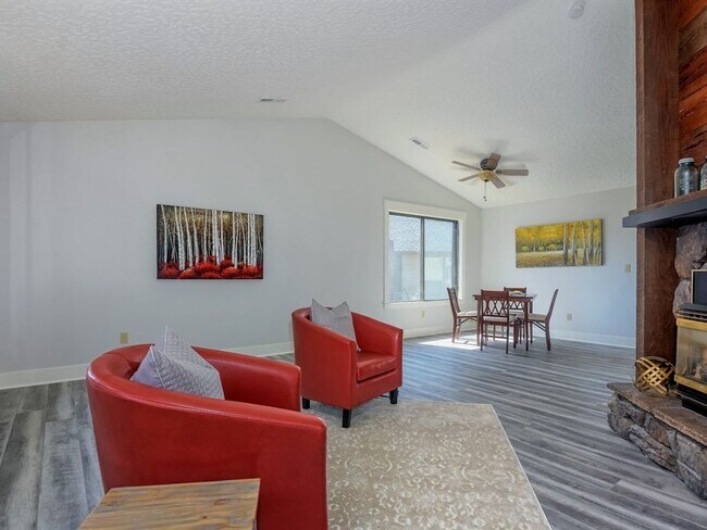 Foto del edificio - 4 Bedroom - Gated Community!