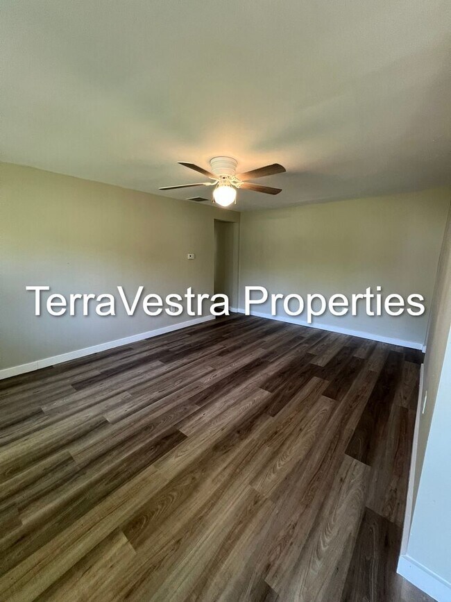 Foto del edificio - 4 Bed Single Family house in Glassboro!