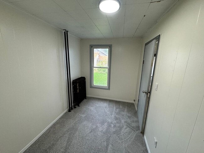 Building Photo - A Charming 2 Bed Updated Unit Available NOW!