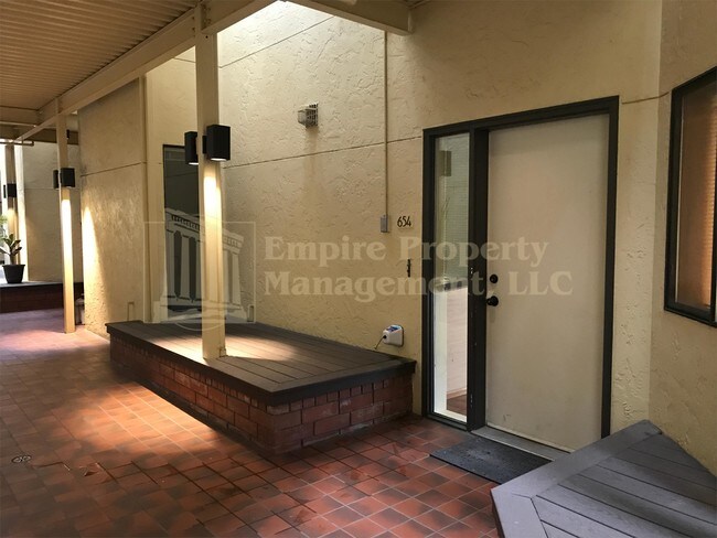 Foto del edificio - 654 Wimbledon Ct