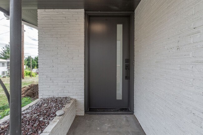 Photo - Crowne Pointe Apartment Homes