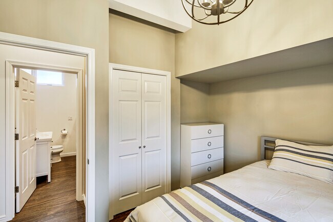 Building Photo - 2732 44th Ave SW