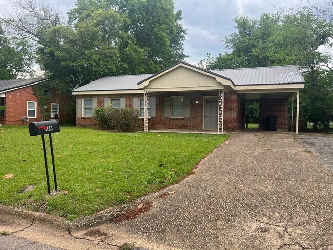 Foto del edificio - 3 bedroom 1 bathroom single level home