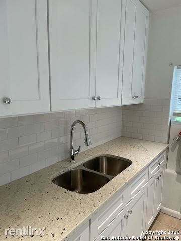 Foto del edificio - 1 br, 1 bath House - 6415 N Flores St