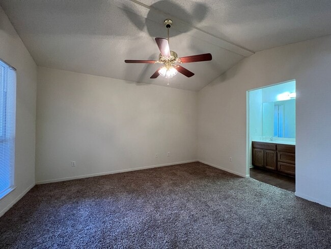 Building Photo - Duplex