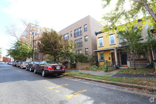 Foto del edificio - 732 Lamont St NW