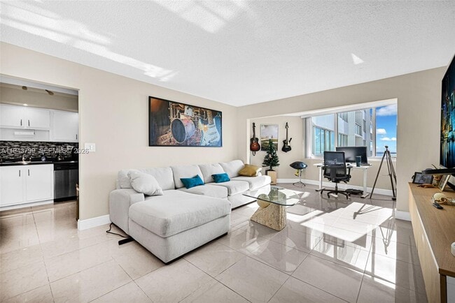 Foto del edificio - 7135 Collins Ave