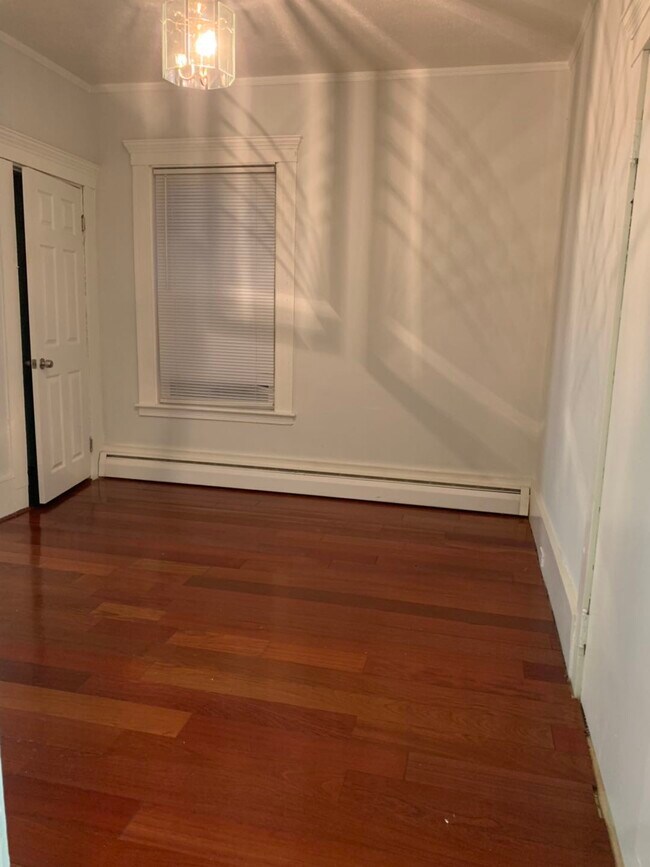Foto del edificio - 495 Columbia Rd