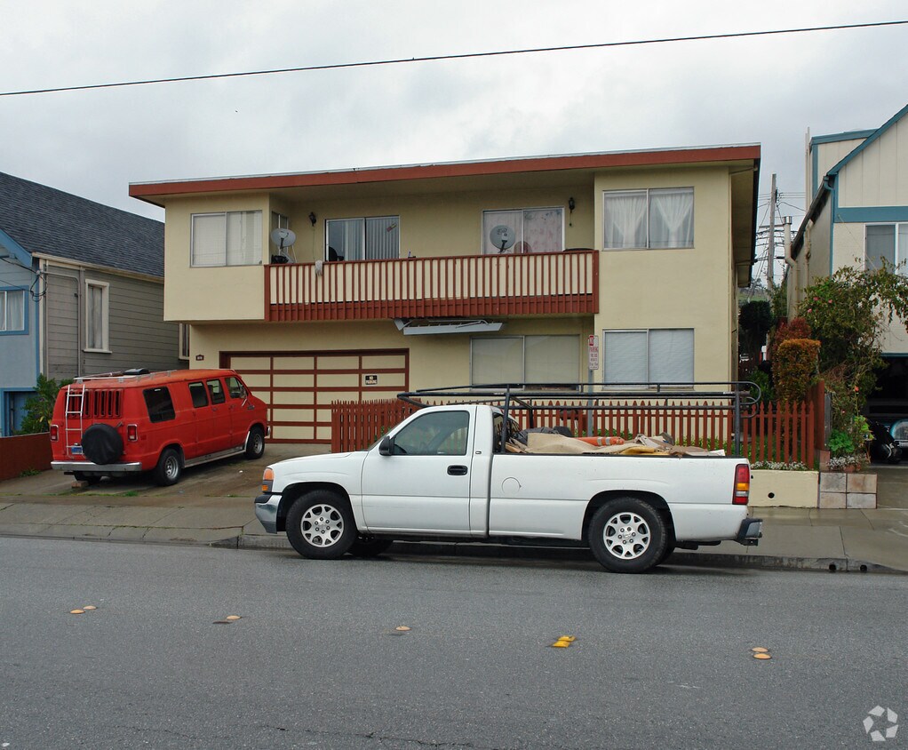 Building Photo - 570 Railroad Ave