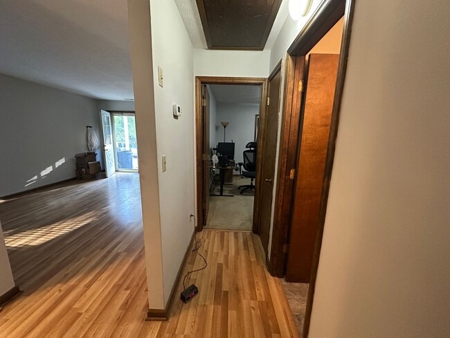 Building Photo - Radford Townhome