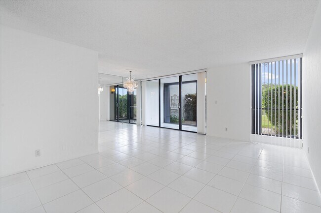 Foto del edificio - 609 Bridgewood Dr