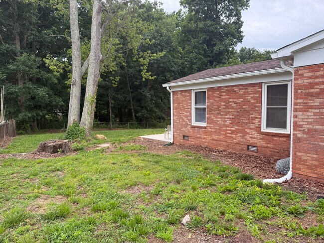 Foto del edificio - 1722 Maple Ln