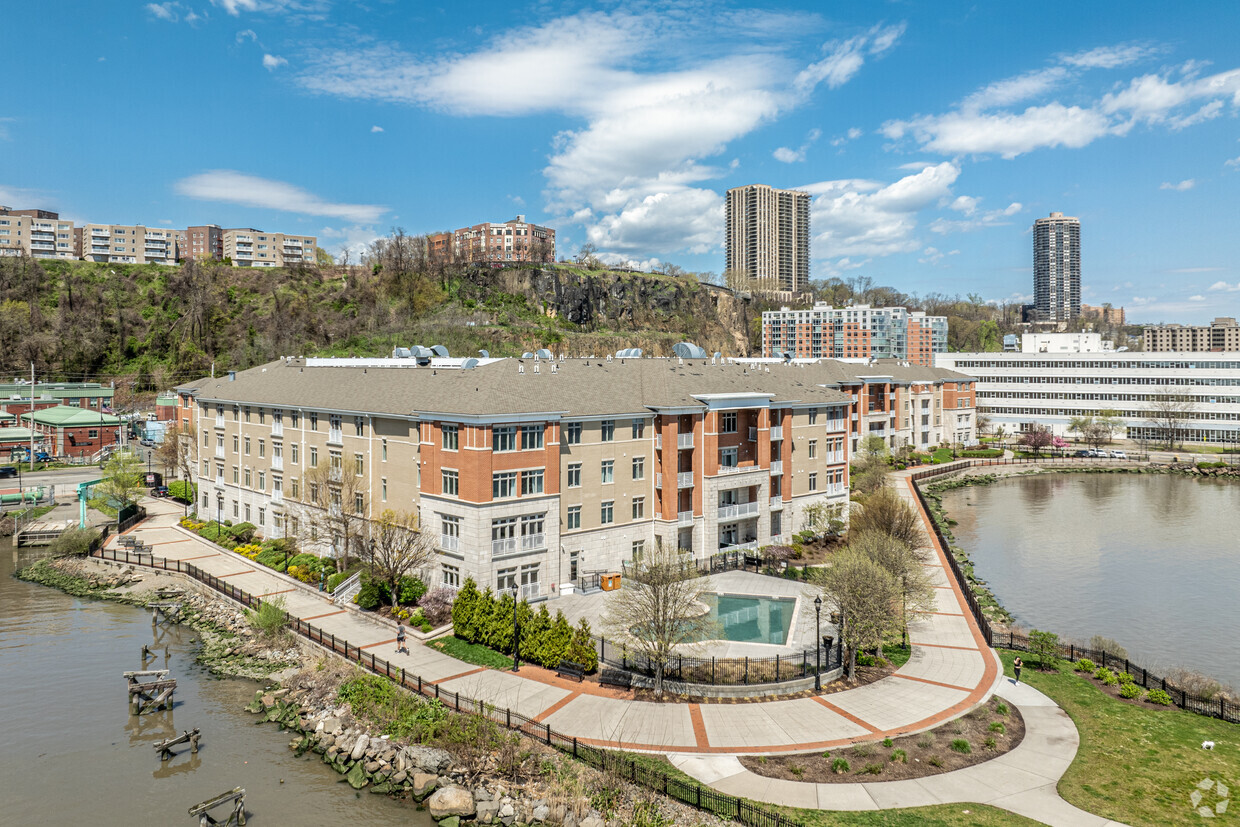 7400 River - The Views at Hudson Pointe