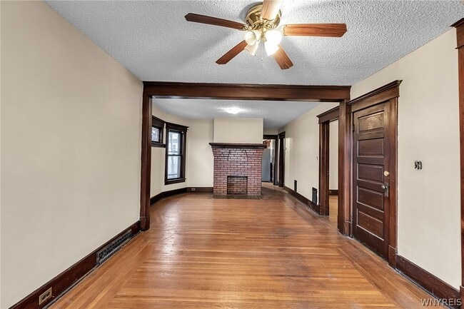 Building Photo - 42 Linden Park