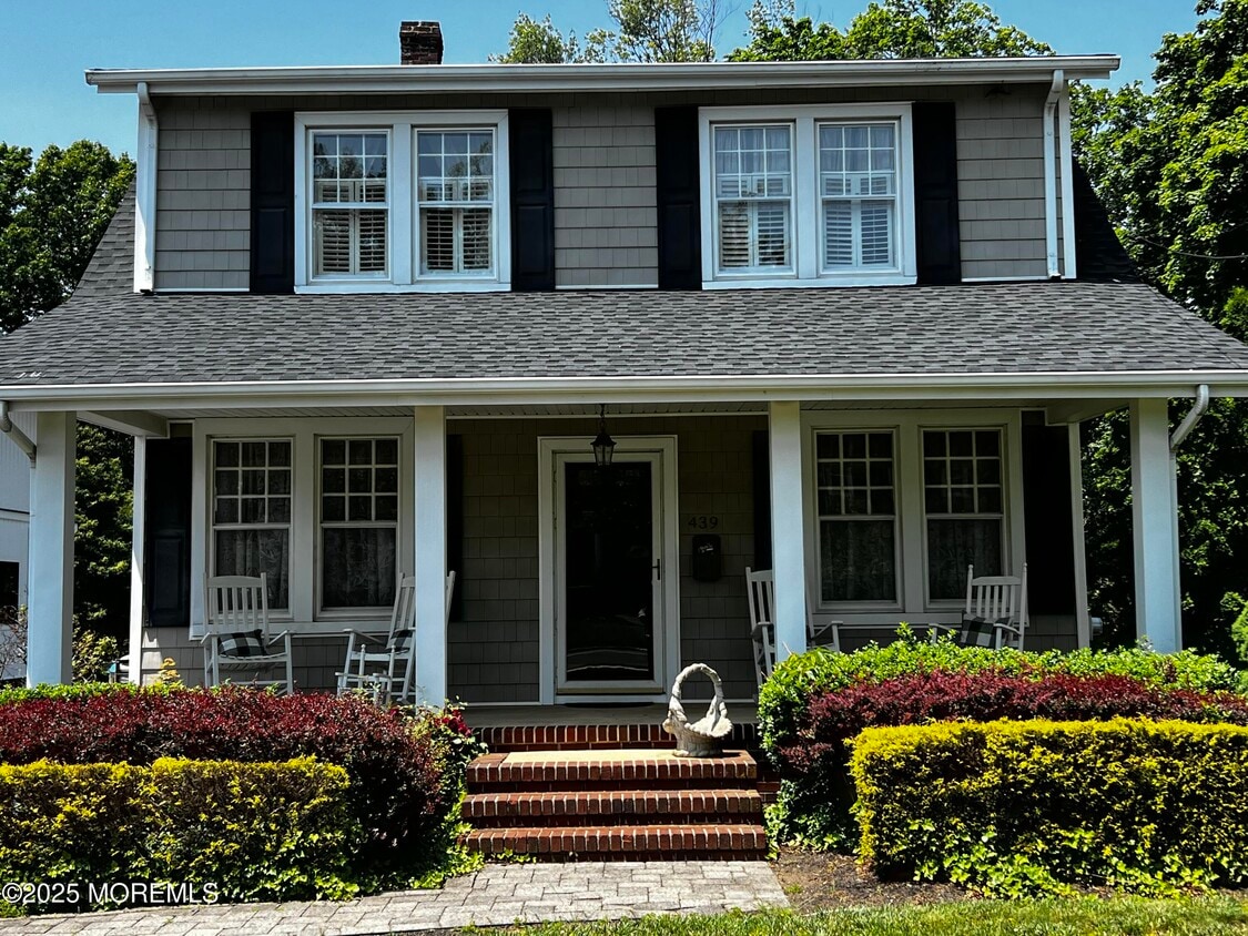 Primary Photo - 439 River Rd
