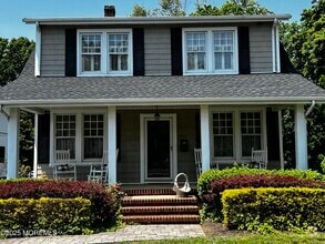 Building Photo - 439 River Rd
