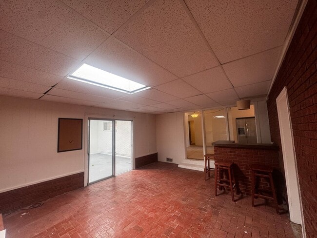 Building Photo - 3 Bed / 2 Bath Home Near Jerry Cline Park & Tennis Courts